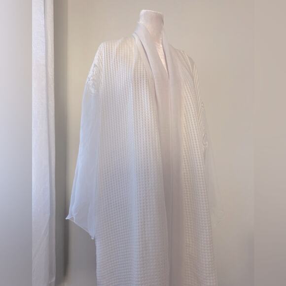 Vintage ‘90s Victoria’s Secret Gold Label White Waffle Print Sheer Robe - Picture 2 of 8